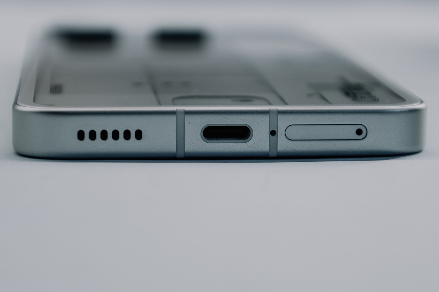 Grande plano da porta de carregamento USB-C de um telemóvel